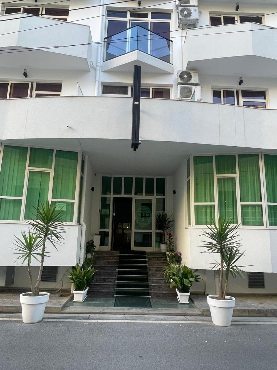 Grand Eae Hotel